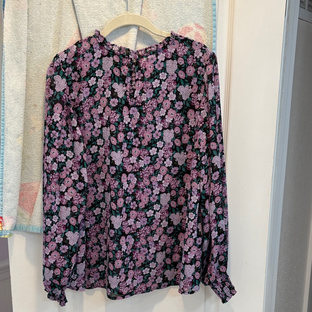 NWT Elegant Floral Women's Blouse in Black and Pink - Picture 5 of 8